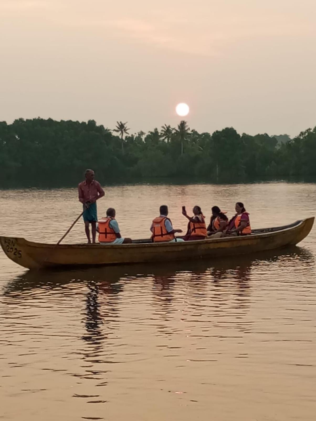 Munroe Vision Panakkattu Homestay Mundrothuruth Экстерьер фото